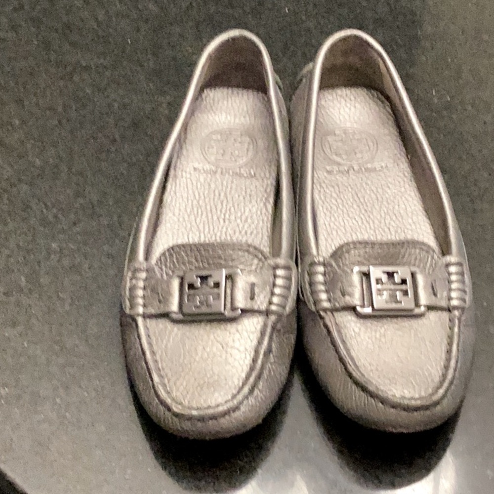 Tory Burch leather loafers 5.5. Dark grey .